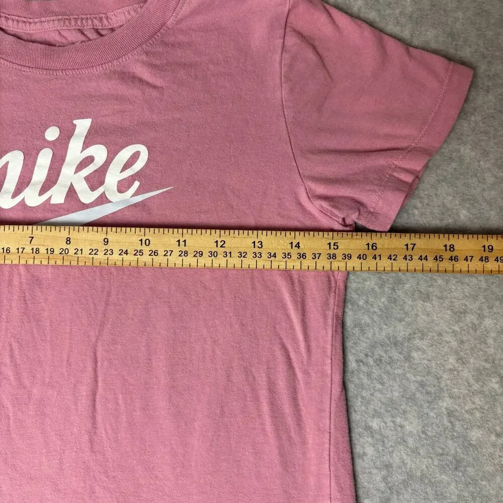 Nike YOUTH Sportswear Pink Graphic Logo T-Shirt - Size M